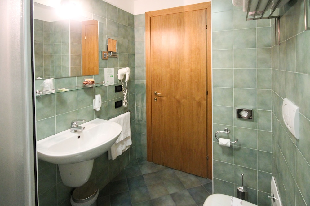 Double Room, 2 Twin Beds - Photo 8