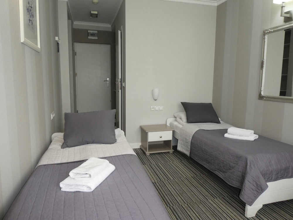 Standard Double or Twin Room photo 3