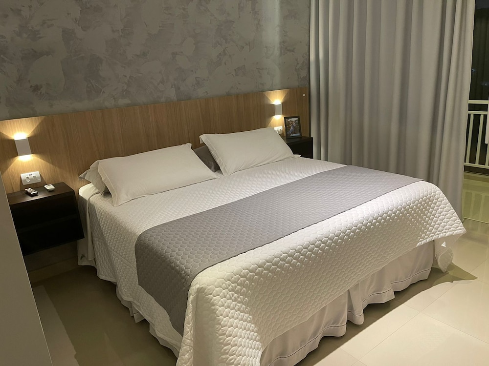 Deluxe Double Room, 1 King Bed, Pool View photo 2