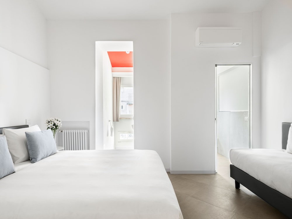Medium Room with Extra Single Bed photo 1