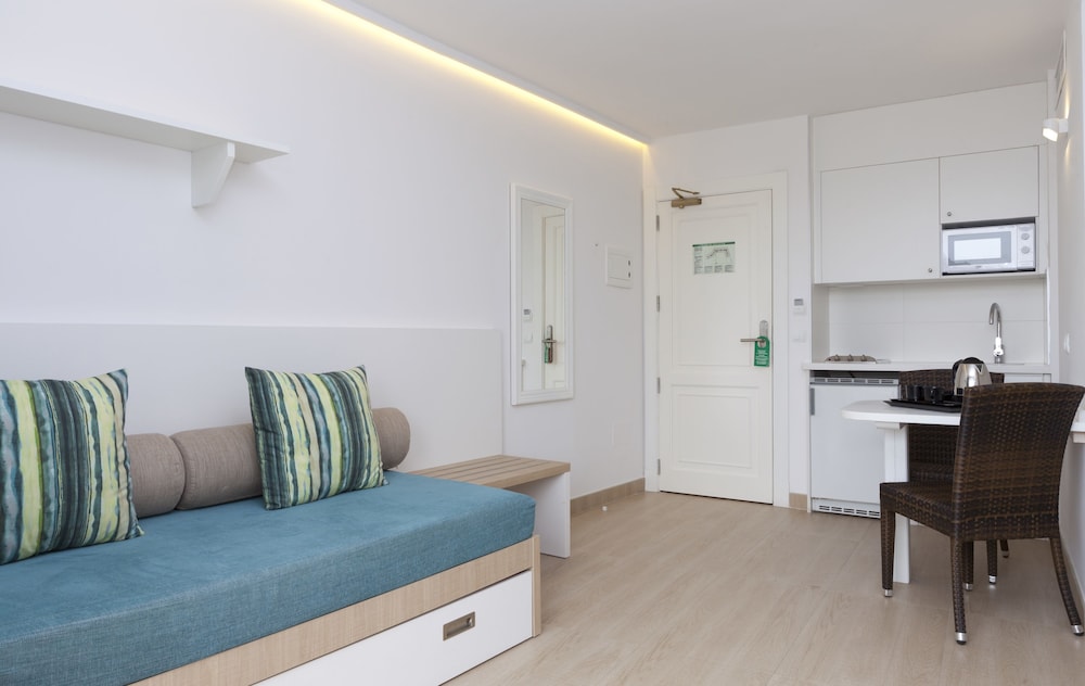 Apartment, 1 Bedroom (2 Adults + 2 Children) photo 3