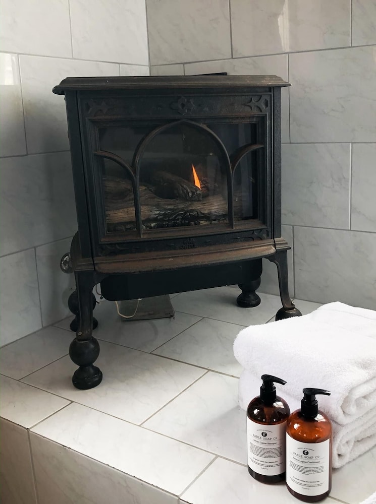 Panoramic Room, 1 King Bed, Jetted Tub, City View (Not Pet Friendly) photo 2