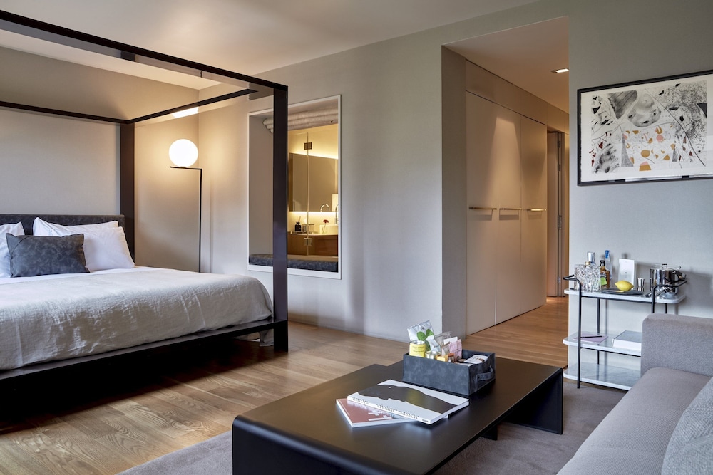 Grand Room (Sir Grand)