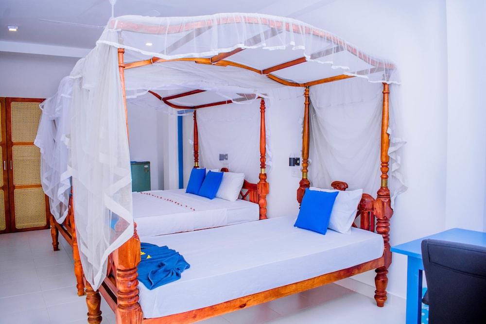 Luxury Triple Room, 1 Bedroom, Partial Sea View photo 1