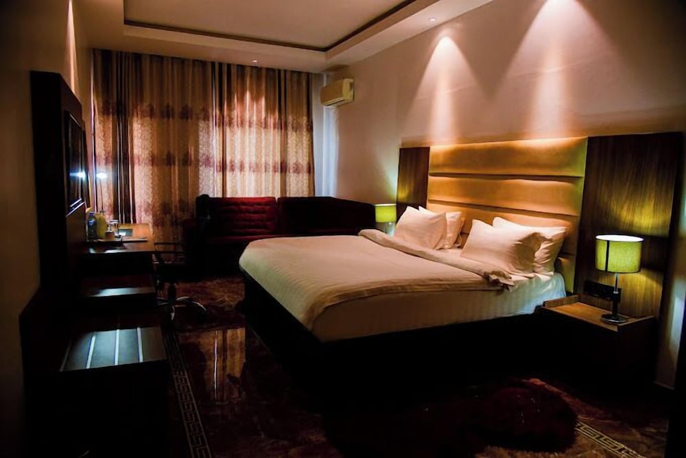 Deluxe Room, Balcony, Lake View photo 3