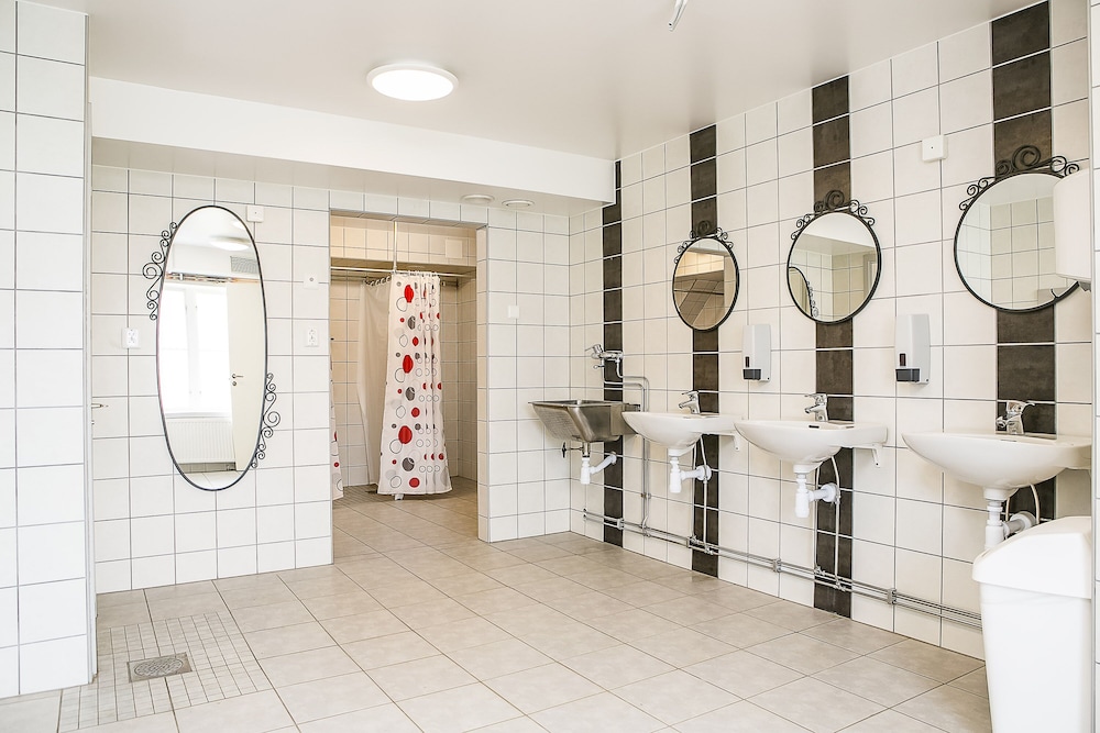 Basic Quadruple Room, Shared Bathroom photo 2