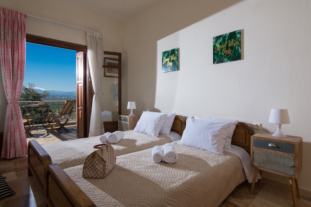Petra Three Bedroom Luxury Suite photo 3