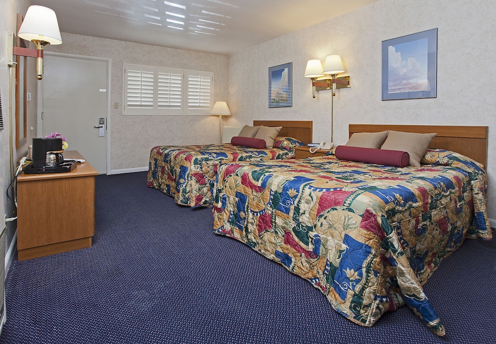 Standard Double Room, 2 Double Beds - Photo 8