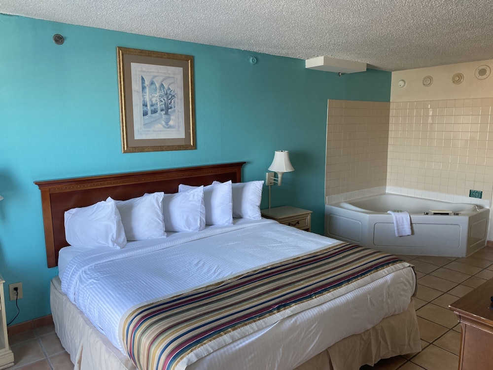 Standard Room, 1 King Bed with Sofa bed, Partial Ocean View - Photo 1