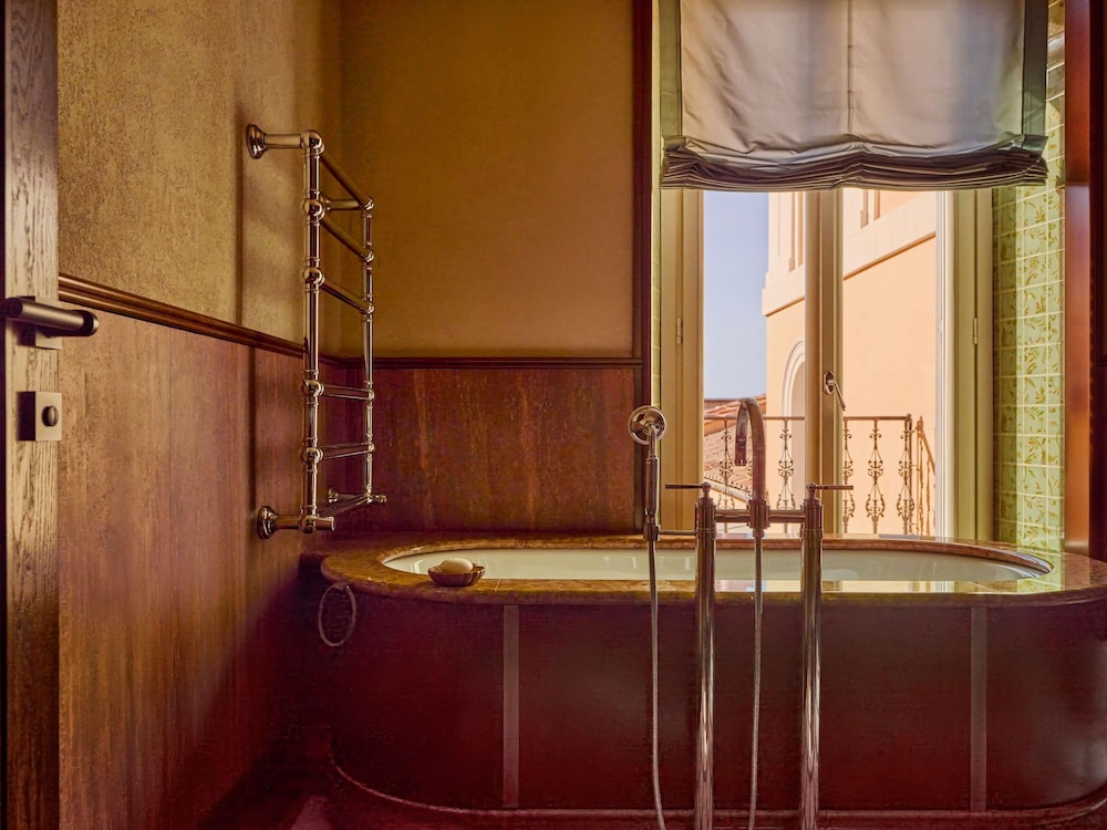 Junior Suite with Terrace, 1 King bed