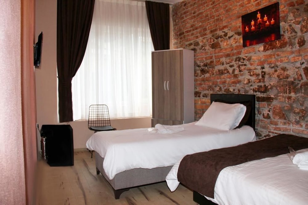 Standard Double or Twin Room photo 3