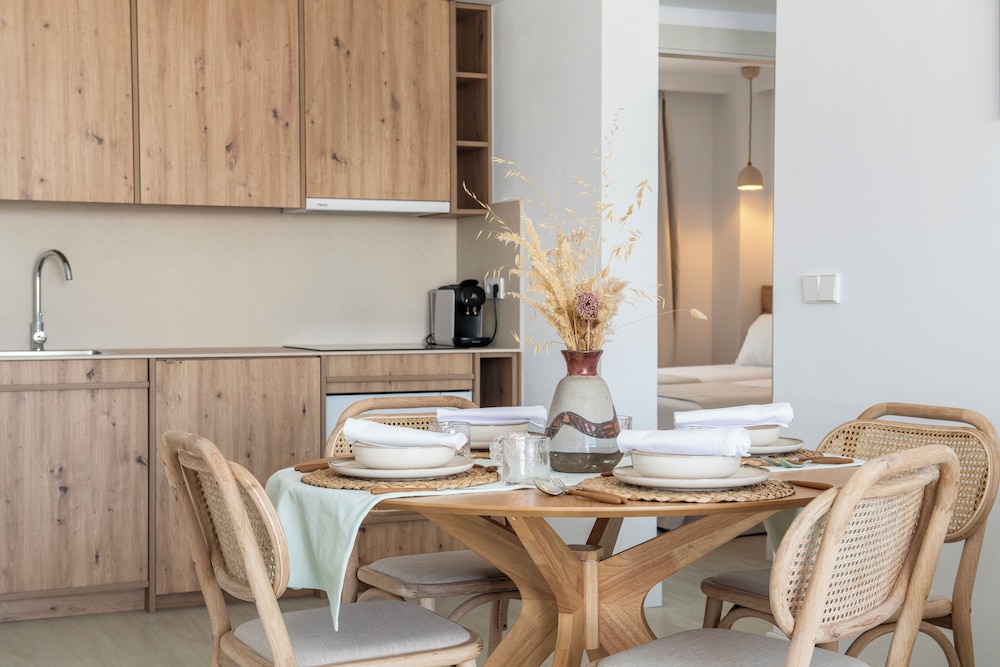 Suite, 1 Bedroom (1+2 children free)