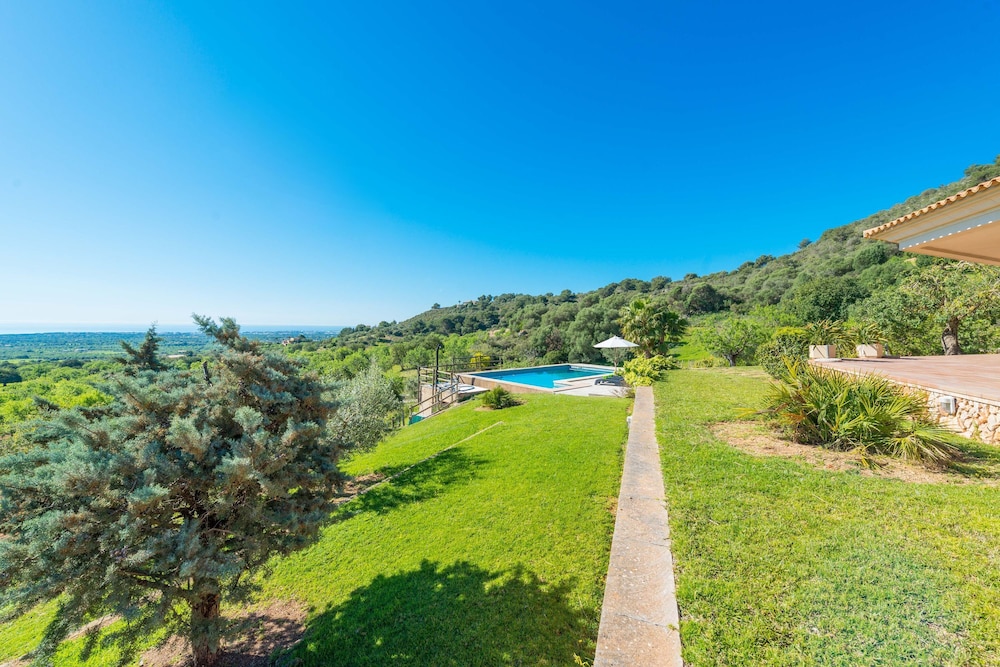 Villa photo 3