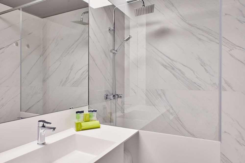 Superior Double or Twin Room - Photo 10