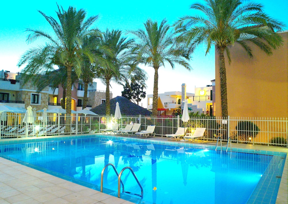 Family Apartment, Pool View