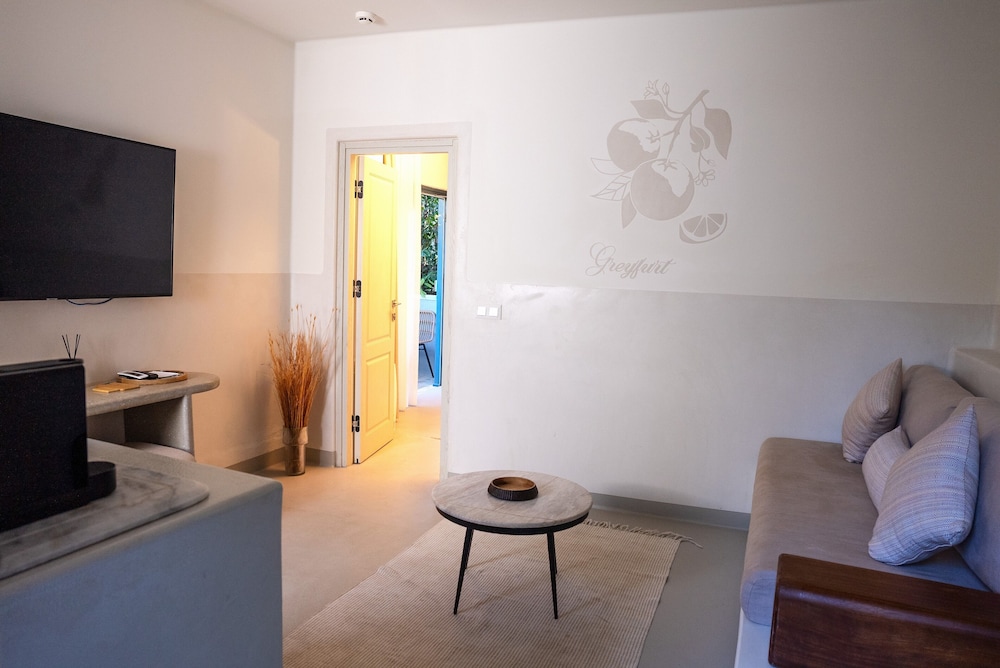 Suite, 2 Twin Beds, Garden View - Photo 4