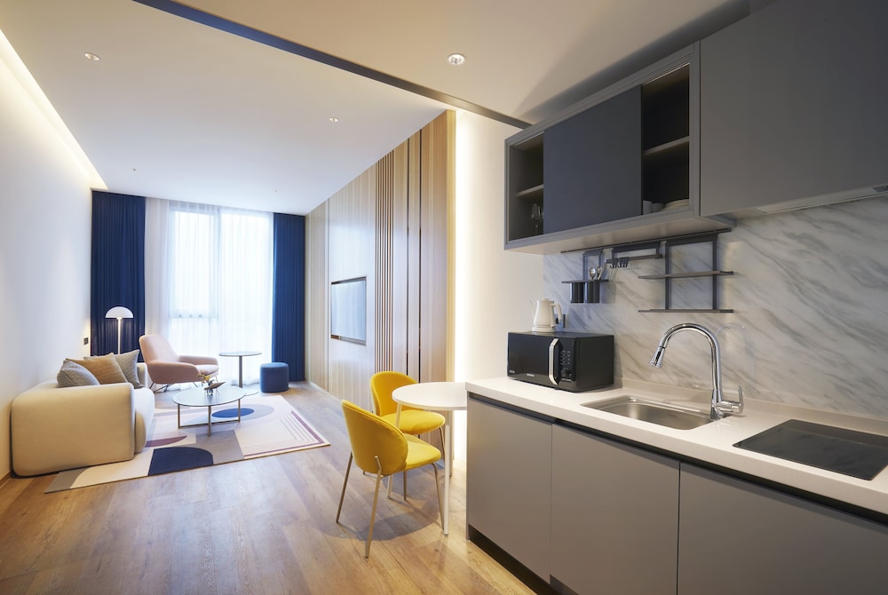 Suite, 1 Bedroom (Bath, Sofa Bed) - Photo 3