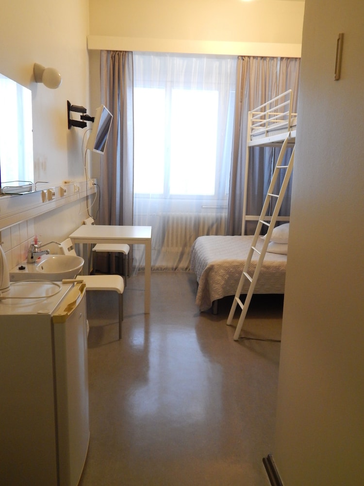Basic Twin Room, Shared Bathroom - Photo 9