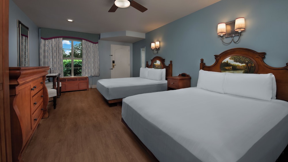 Royal Guest Room-Standard View. Wheelchair accessible with tub and option for hearing accessibility. photo 2