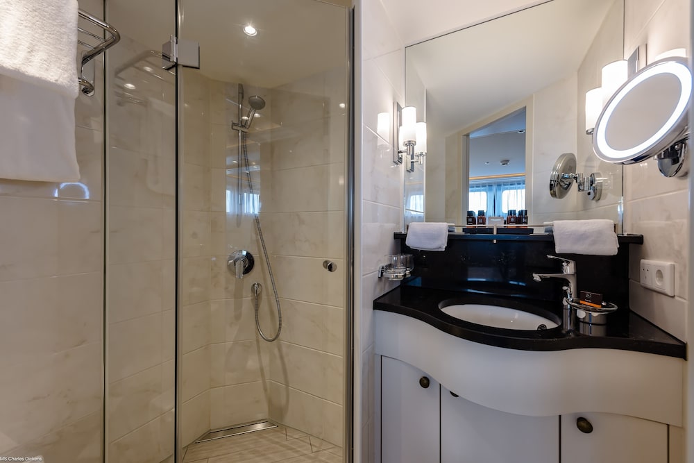 Standard Double or Twin Room, 1 Queen Bed photo 3