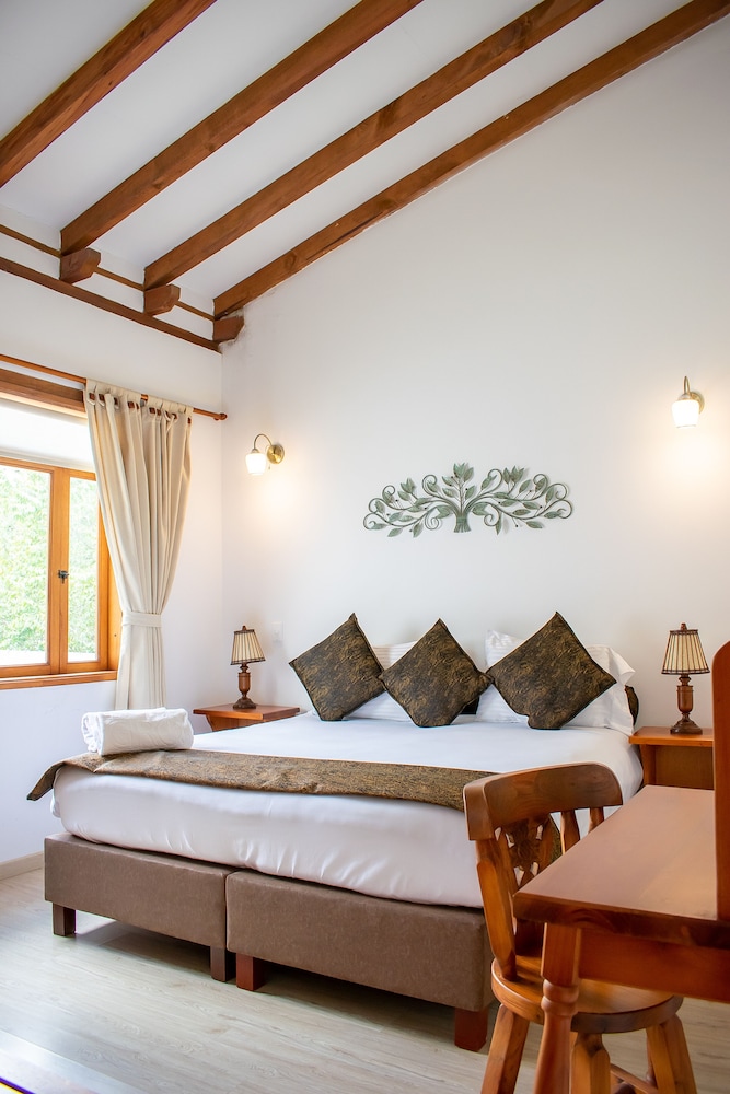 Family Room, Multiple Beds, Mountain View