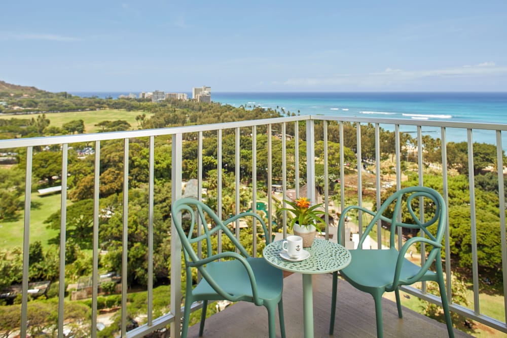 Room, 1 King Bed, Balcony, Ocean View (ADA)