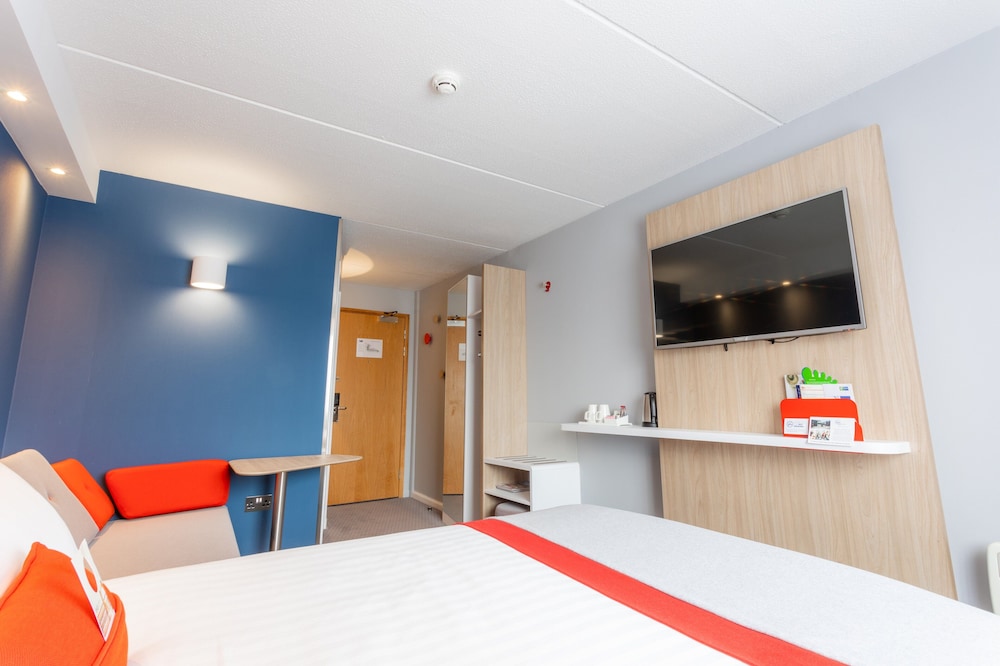 Standard Room, 1 Double Bed with Sofa bed (with Free Hot Breakfast) - Photo 12