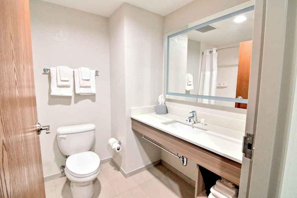 Standard Room, 2 Queen Beds - Photo 4