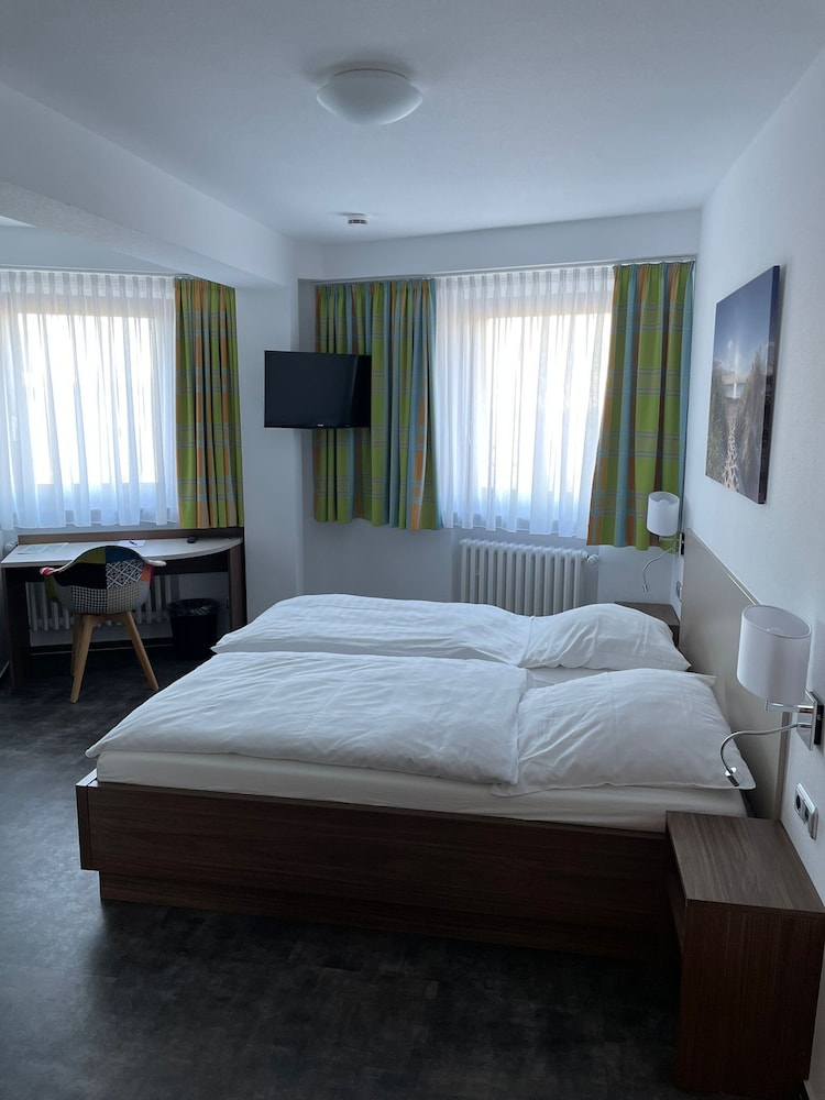 Business Quadruple Room, 1 King Bed with Sofa bed, Non Smoking photo 2