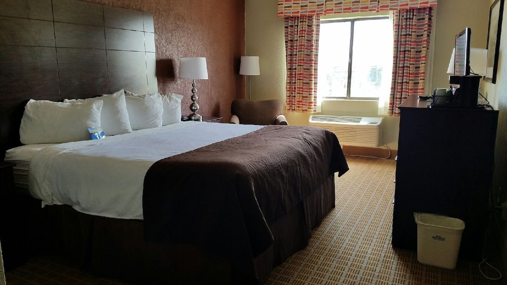 Standard Room, 1 King Bed - Photo 7