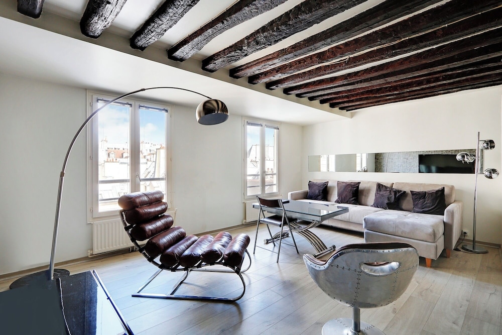 Deluxe Apartment