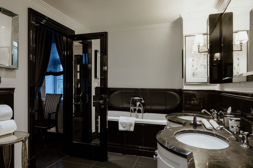 Premium Suite (designed by PATRICK HELLMANN) Premium Suite (designed by PATRICK HELLMANN)