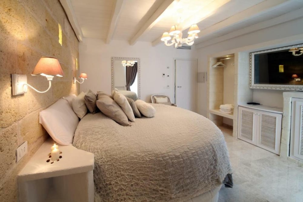 Romantic Suite, Jetted Tub photo 1