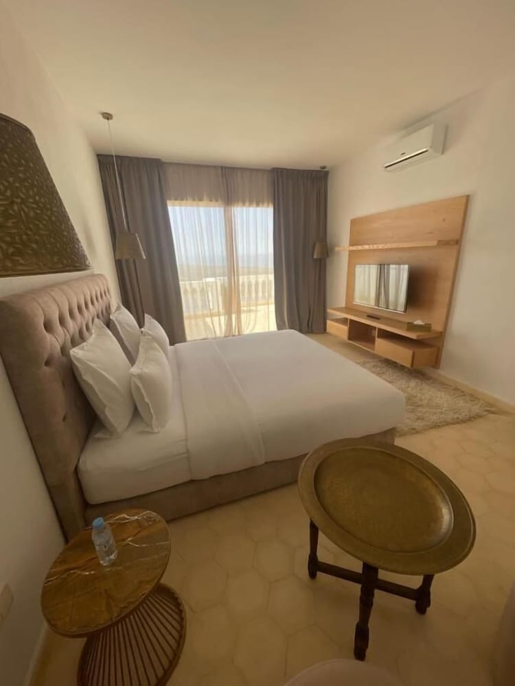 Deluxe Double Room with Side Sea View photo 1