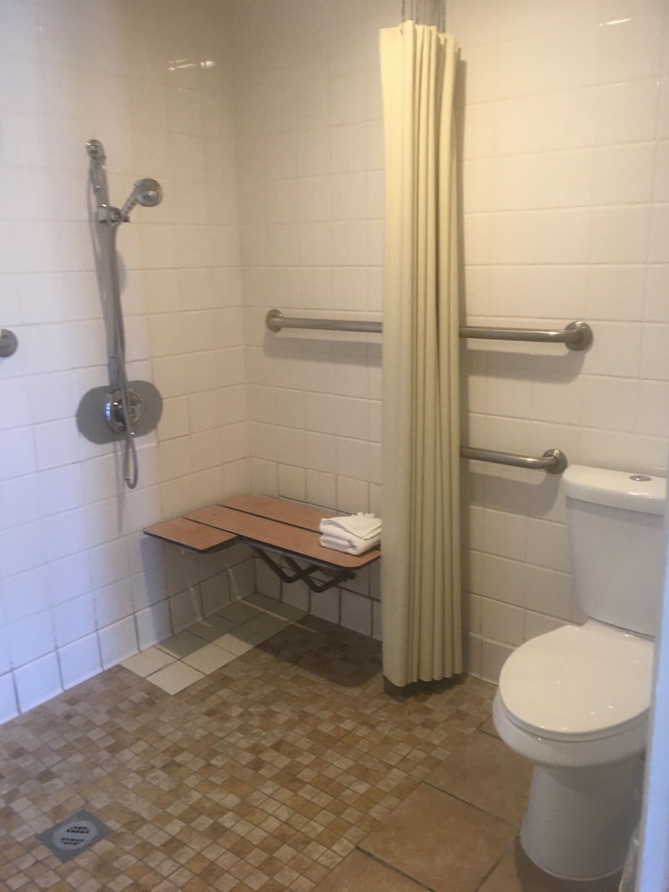 Standard Single Room, 1 Twin Bed, Accessible - Photo 16