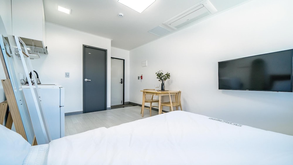 Basic Room, 1 Bedroom (302) - Photo 8