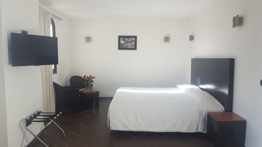 Standard Double Room - Photo 2