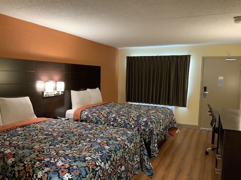 Double Queen Room - Photo 2