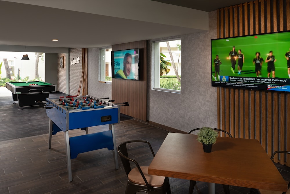 Exclusive Room, 2 Double Beds, Pool View - Photo 8