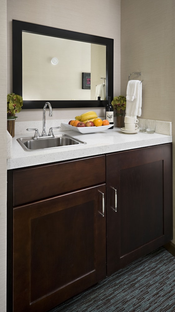 Suite, 1 Bedroom - Photo 2