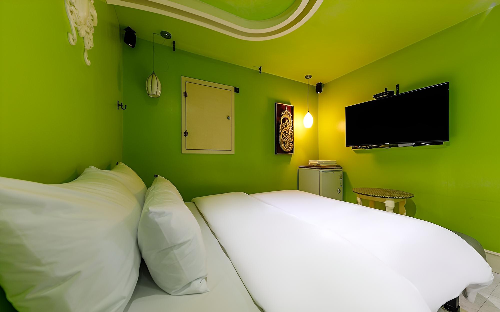 Room (standard Walk-in only (Netflix availa) - Photo 11