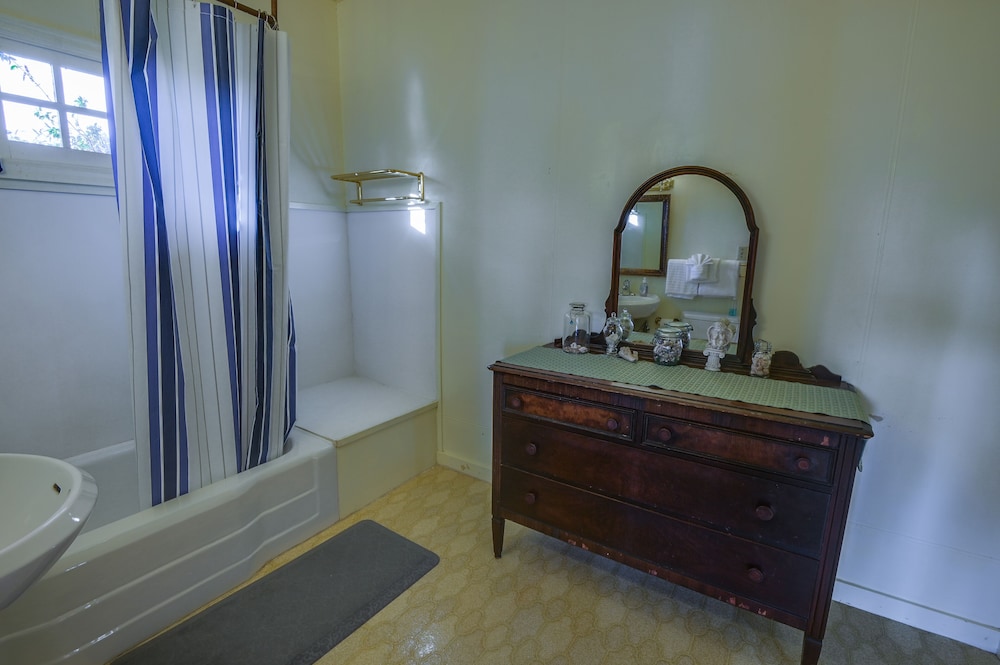 Romantic Double Room Single Use, Garden View photo 3