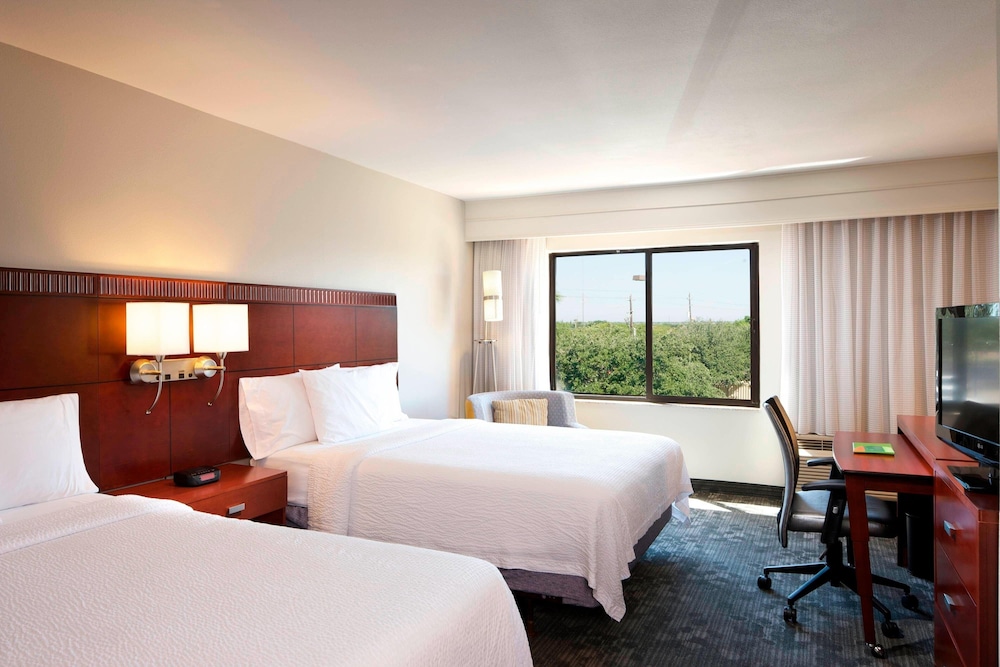 Room, 2 Queen Beds (Hearing Accessible) - Photo 1