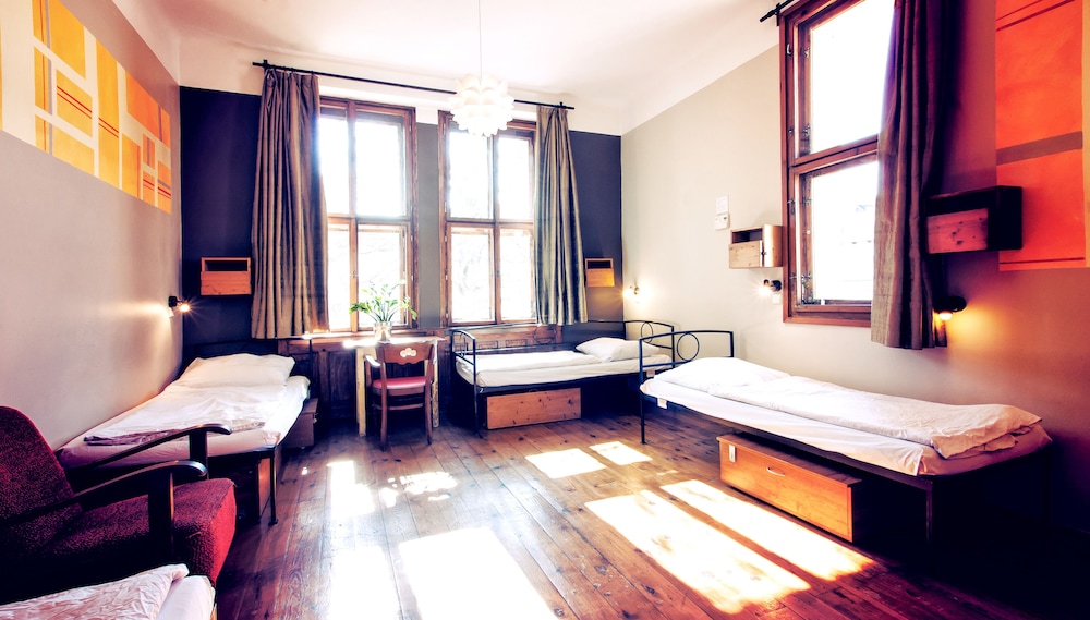 Room (Private 5 Person Ensuite)