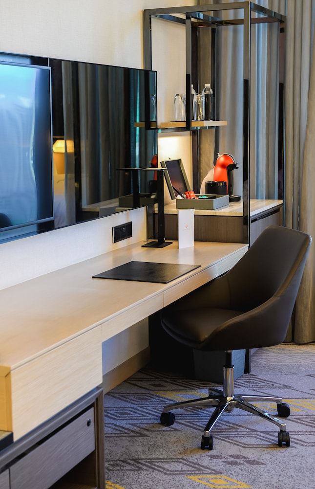Equator Club Deluxe King - Photo 2
