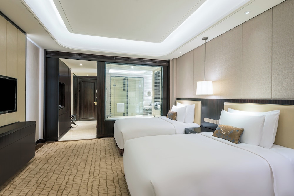 Standard Room, 2 Double Beds, River View photo 2
