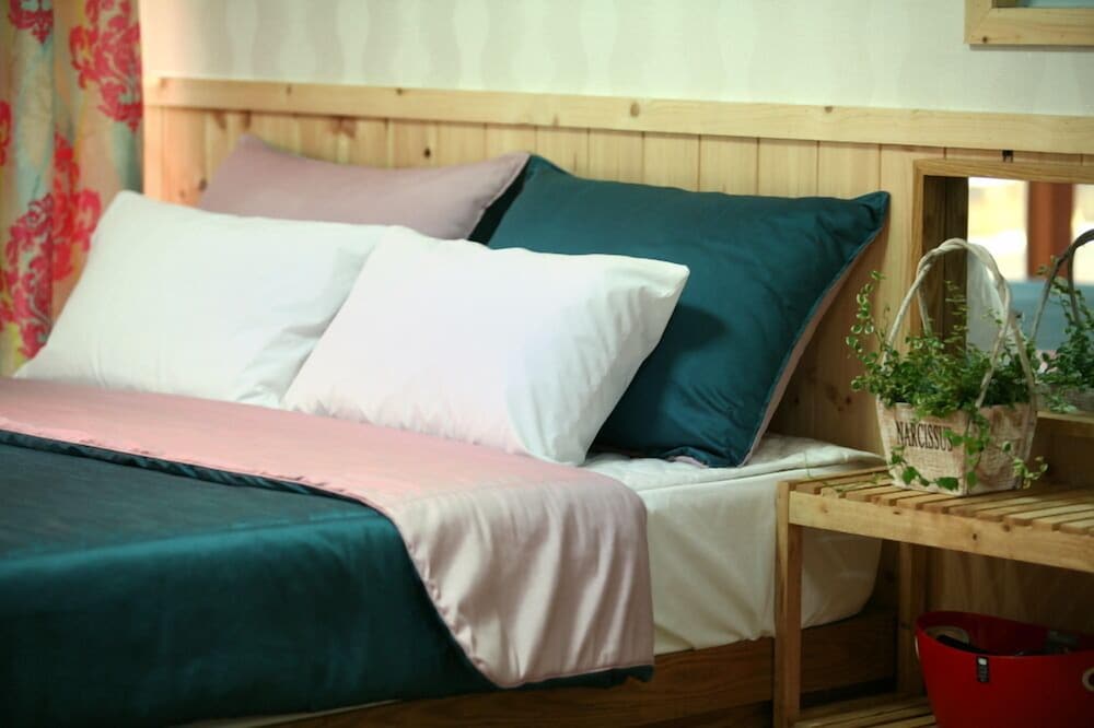 Room (Lavender)