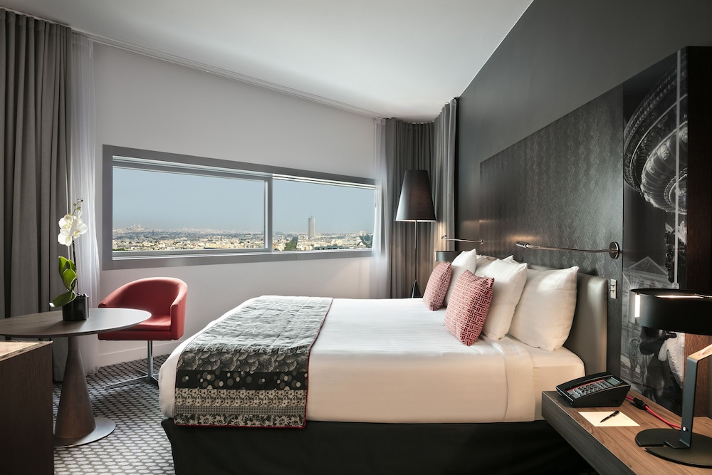 PREMIUM ROOM EIFFEL TOWER VIEW