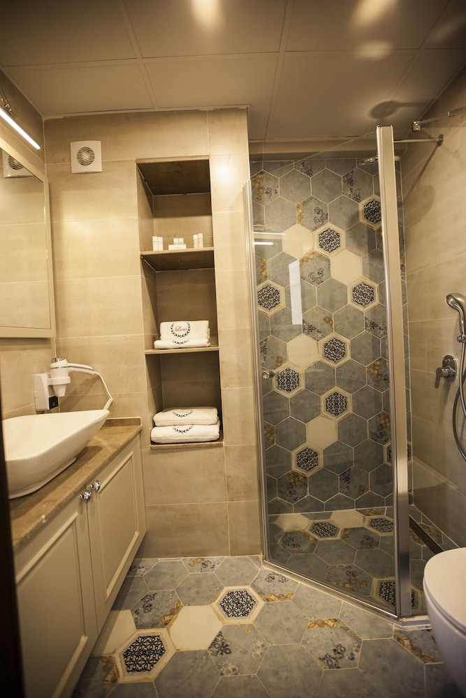 Deluxe Double or Twin Room - Photo 6