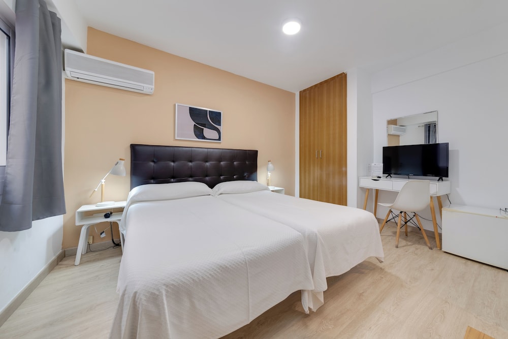 Basic Single Room, 1 Double Bed photo 3